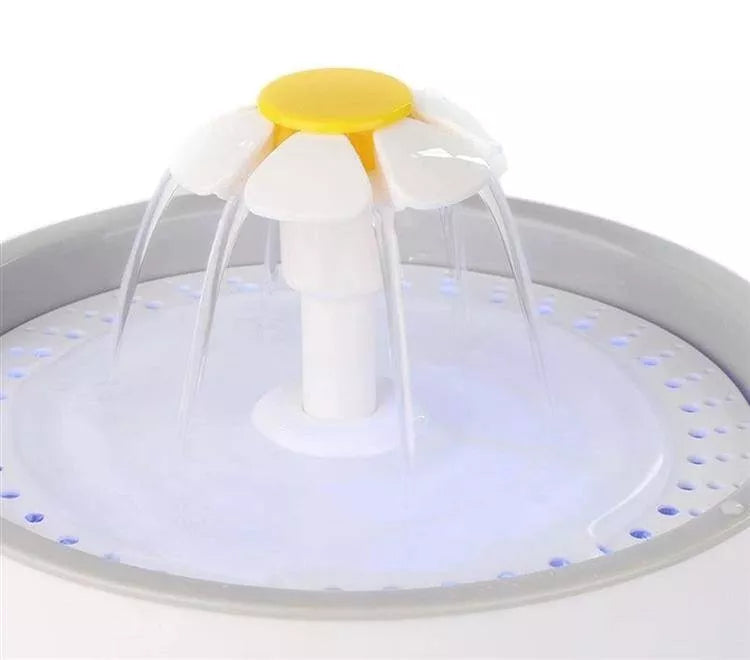 Automatinė girdykla naminiams gyvūnėliams