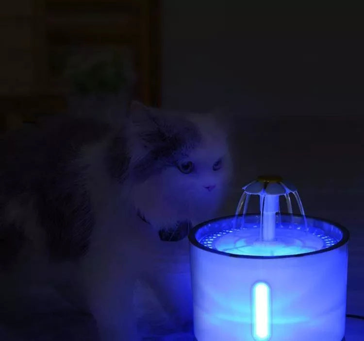 Automatinė girdykla naminiams gyvūnėliams